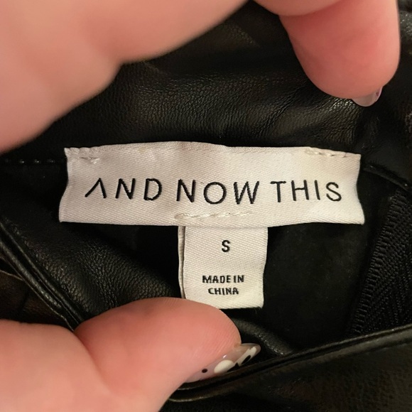 Faux leather mini skirt with small slit - Picture 5 of 7